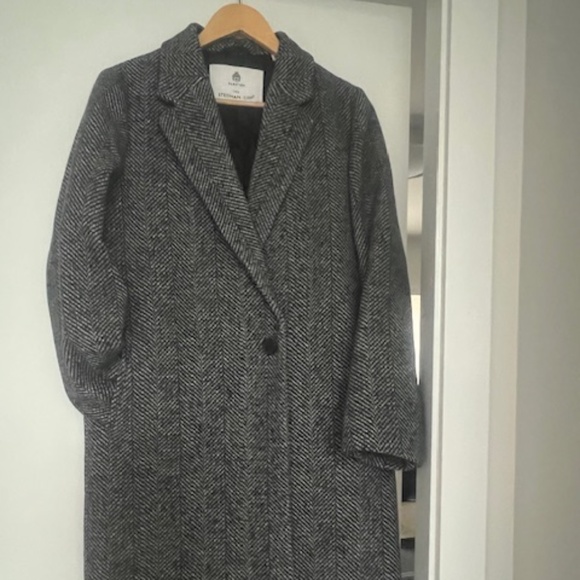 Aritzia/Babaton Wool and Cashmere Houndstooth Coat - Picture 1 of 7